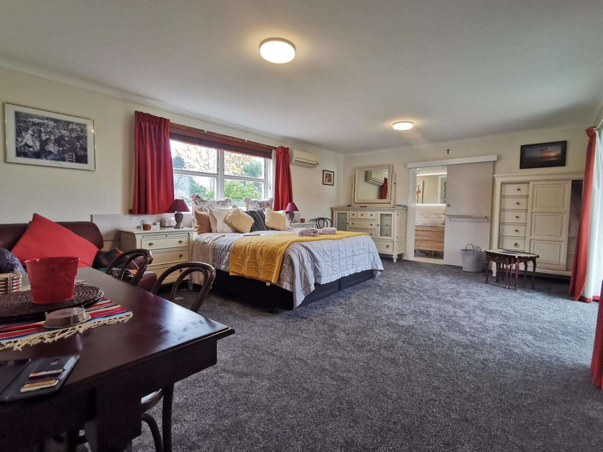 Deluxe Super King Room