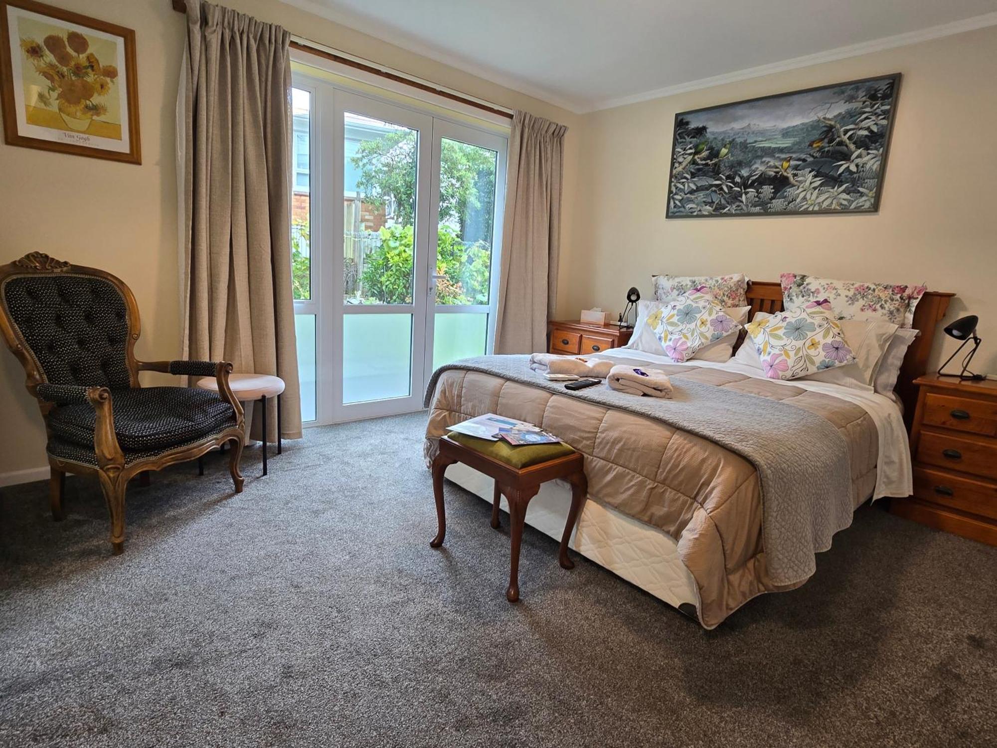 Queen Room garden view